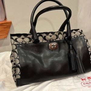 Medium Coach Bag great condition